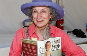 Margaret Atwood: de la autopublicación al firmamento literario
